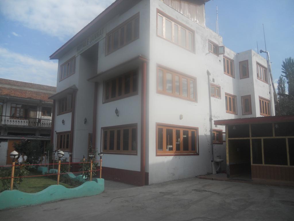 Hotel Royale Jannat Srīnagar Zewnętrze zdjęcie