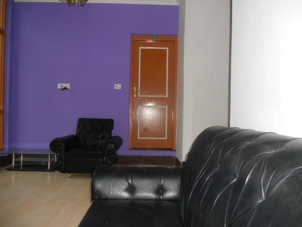 Hotel Royale Jannat Srīnagar Zewnętrze zdjęcie
