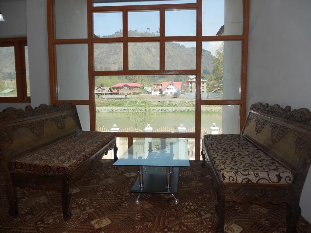 Hotel Royale Jannat Srīnagar Zewnętrze zdjęcie