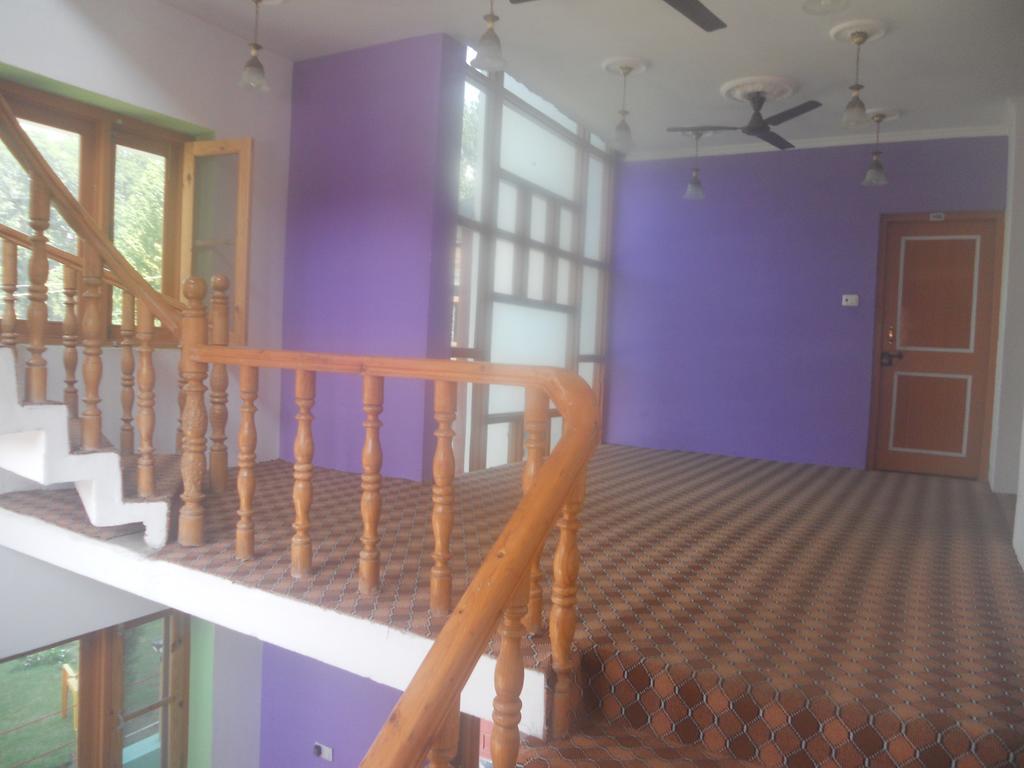 Hotel Royale Jannat Srīnagar Zewnętrze zdjęcie