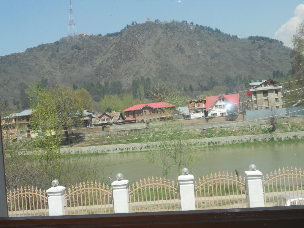 Hotel Royale Jannat Srīnagar Zewnętrze zdjęcie
