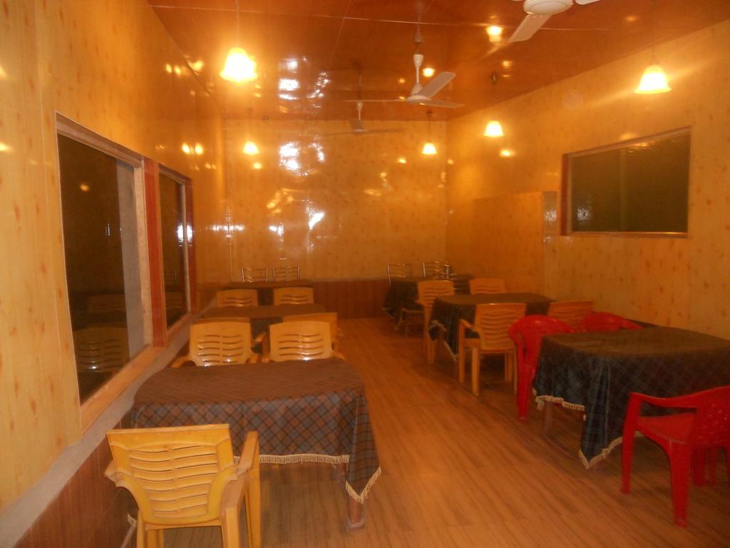 Hotel Royale Jannat Srīnagar Zewnętrze zdjęcie