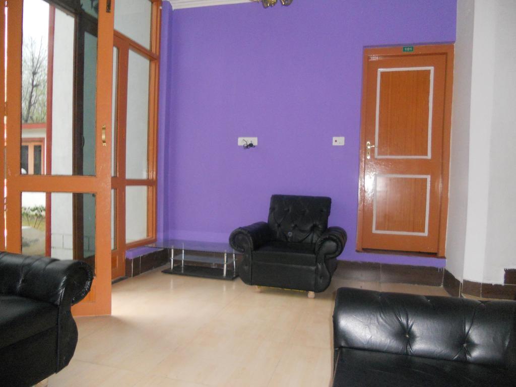 Hotel Royale Jannat Srīnagar Zewnętrze zdjęcie